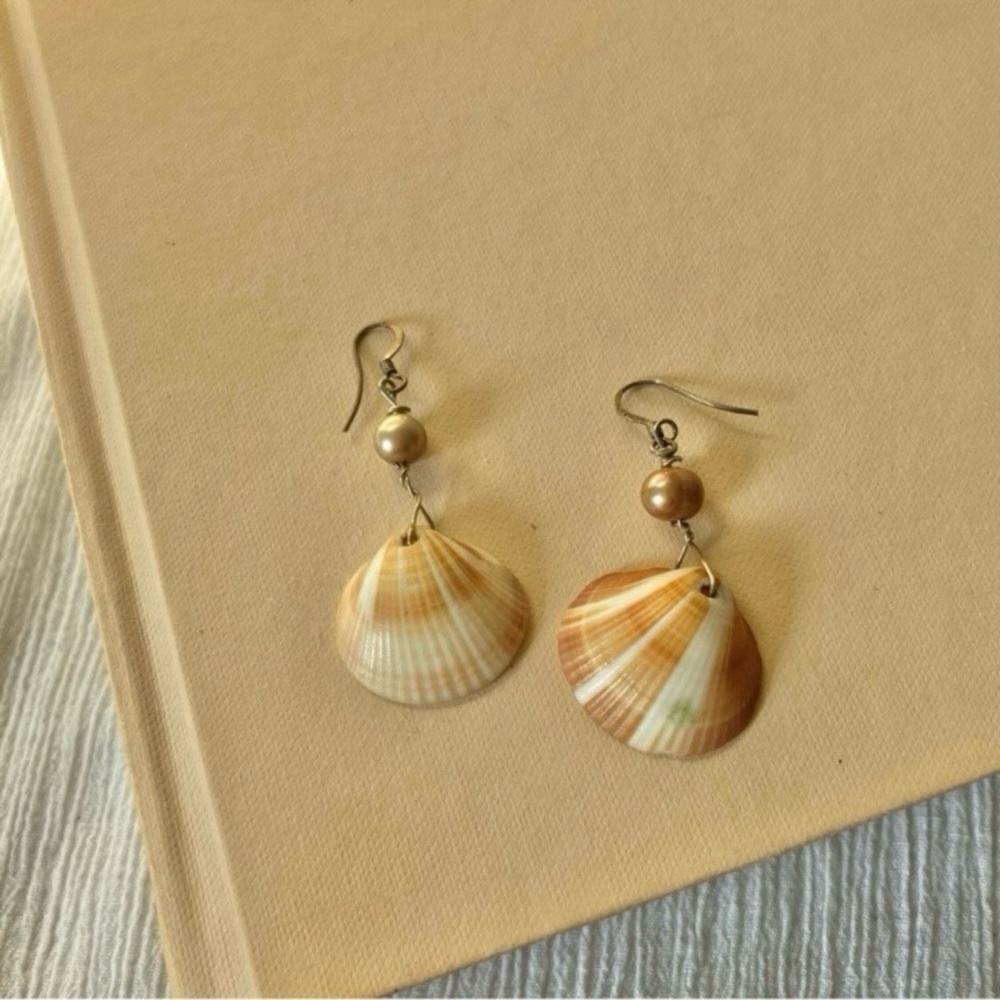 Clam Seashell Dangle Earrings Vintage“Perpetua” Gold Brass Beachy Mermaidcore Je - Picture 2 of 11